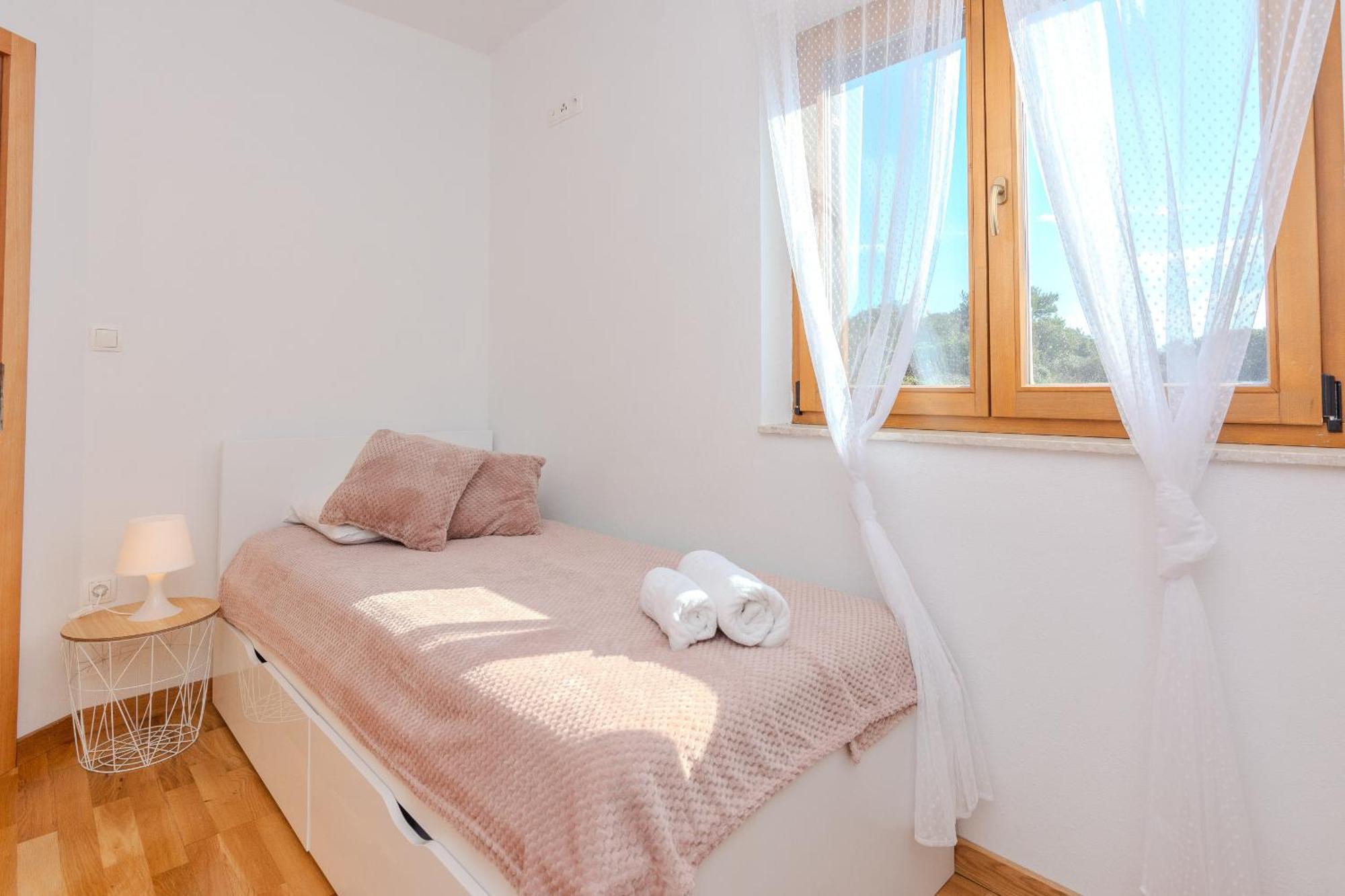 Holiday Home Lucy Pakostane Ngoại thất bức ảnh