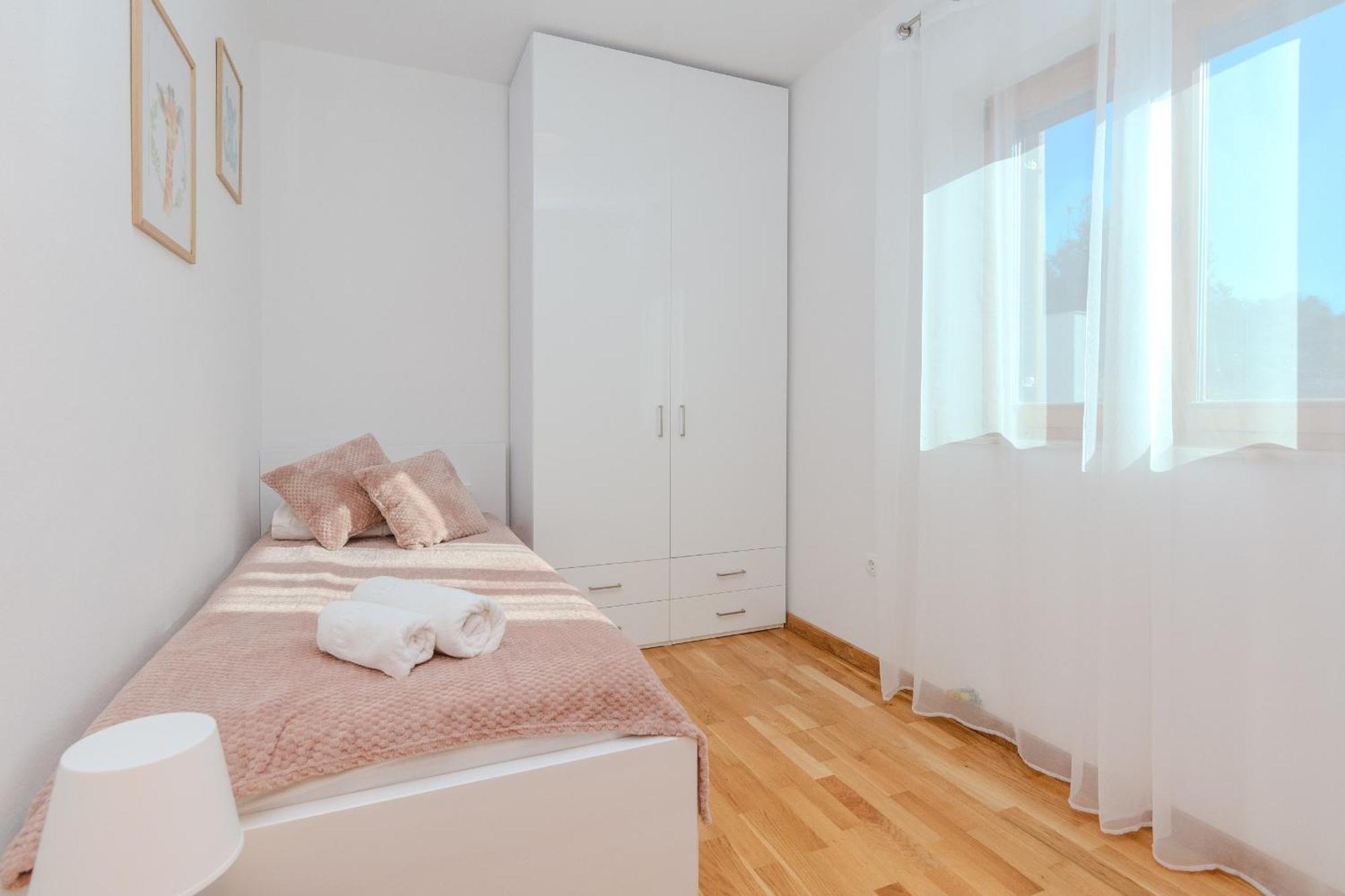 Holiday Home Lucy Pakostane Ngoại thất bức ảnh